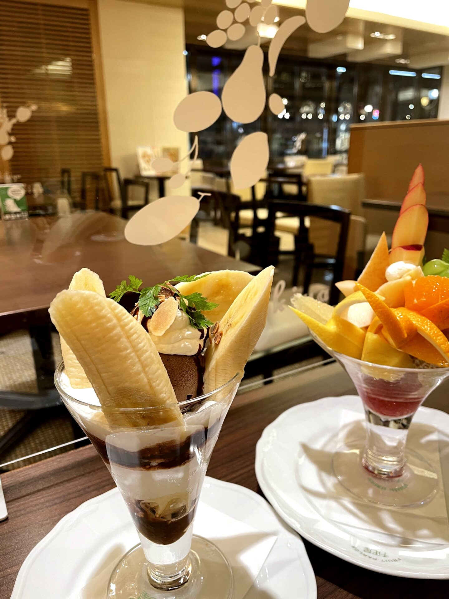 京橋千疋屋 表参道でフルーツパフェ チョコレートバナナパフェ 旅するおかめちゃん 京橋千疋屋 表参道でフルーツパフェ チョコレートバナナパフェ 旅するおかめちゃん